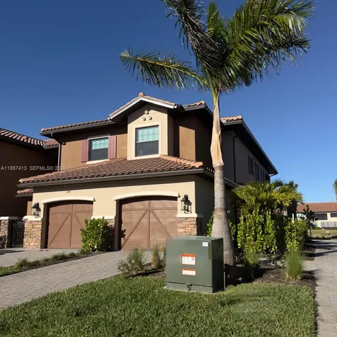 15323 Lucerna Naples FL 34114