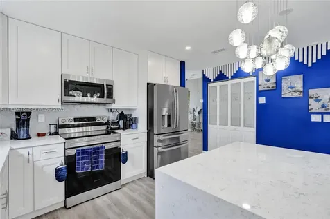 2001 Barcelona Terrace Margate FL 33063