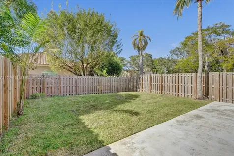 2001 Barcelona Terrace Margate FL 33063