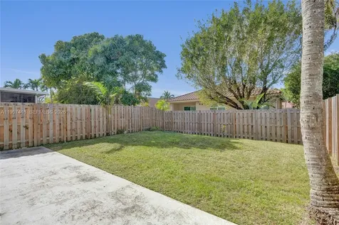 2001 Barcelona Terrace Margate FL 33063