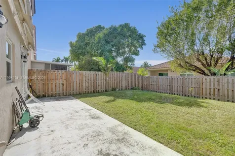 2001 Barcelona Terrace Margate FL 33063