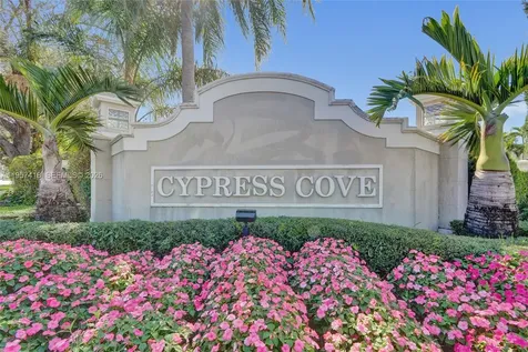 2001 Barcelona Terrace Margate FL 33063