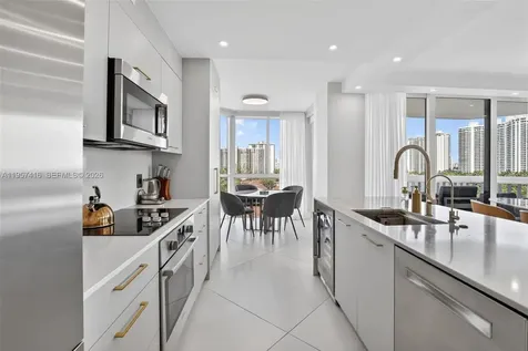 1000 W Island Boulevard Aventura FL 33160