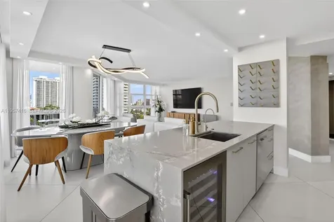 1000 W Island Boulevard Aventura FL 33160