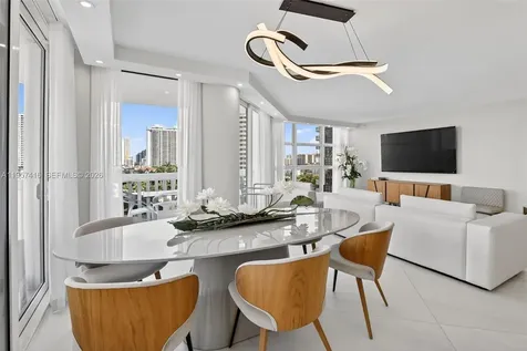 1000 W Island Boulevard Aventura FL 33160