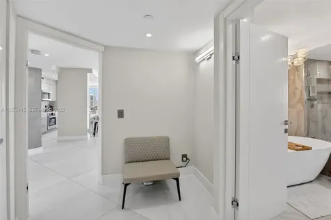 1000 W Island Boulevard Aventura FL 33160