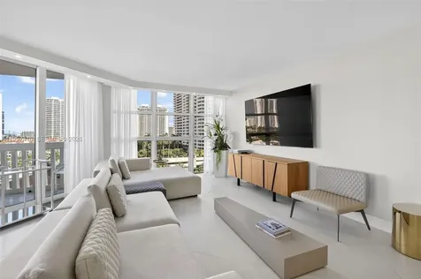 1000 W Island Boulevard Aventura FL 33160