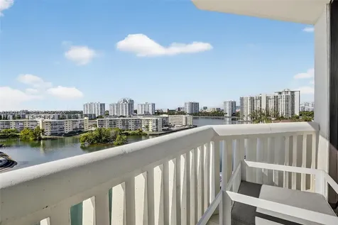 1000 W Island Boulevard Aventura FL 33160