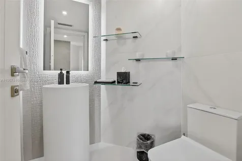 1000 W Island Boulevard Aventura FL 33160
