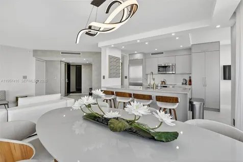 1000 W Island Boulevard Aventura FL 33160