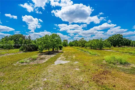 254XX SW 217ave Homestead FL 33031