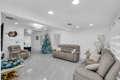 2464 NW 104th Street Miami FL 33147