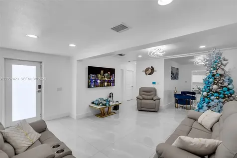 2464 NW 104th Street Miami FL 33147