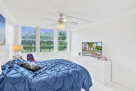 1400 Saint Charles Place Pembroke Pines FL 33026