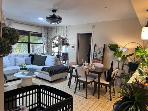 2480 W 67th Place Hialeah FL 33016