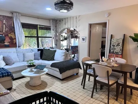 2480 W 67th Place Hialeah FL 33016