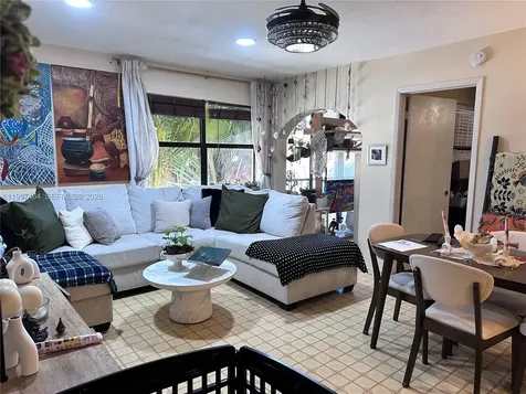2480 W 67th Place Hialeah FL 33016