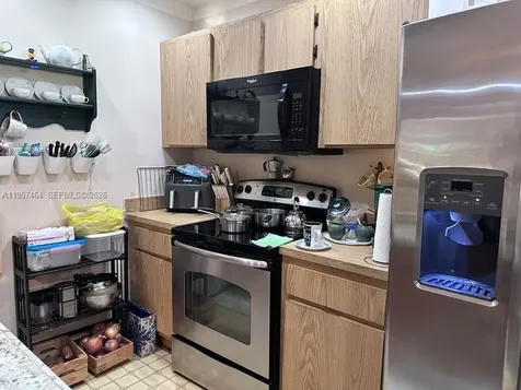 2480 W 67th Place Hialeah FL 33016