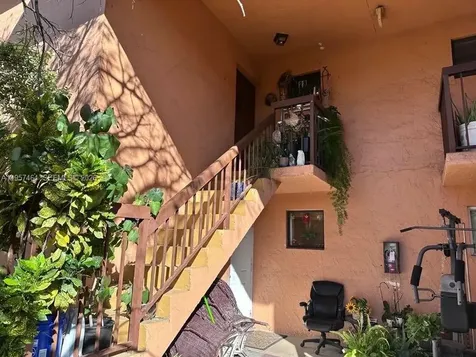 2480 W 67th Place Hialeah FL 33016