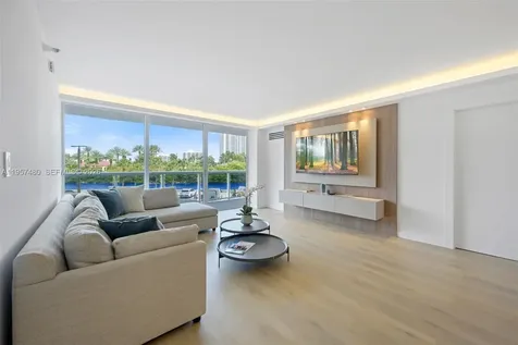 20505 E Country Club Drive Aventura FL 33180