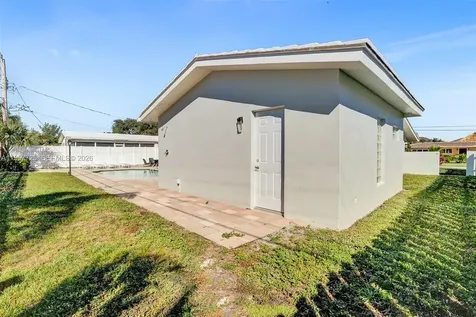477 SE 17th Terrace Deerfield Beach FL 33441