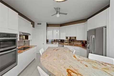 300 S Pointe Drive Miami Beach FL 33139