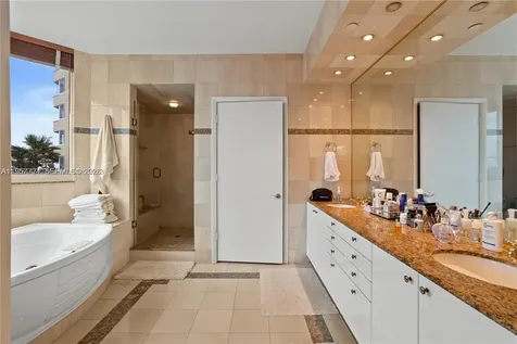 300 S Pointe Drive Miami Beach FL 33139