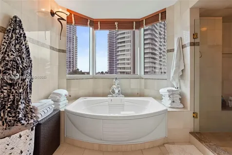 300 S Pointe Drive Miami Beach FL 33139