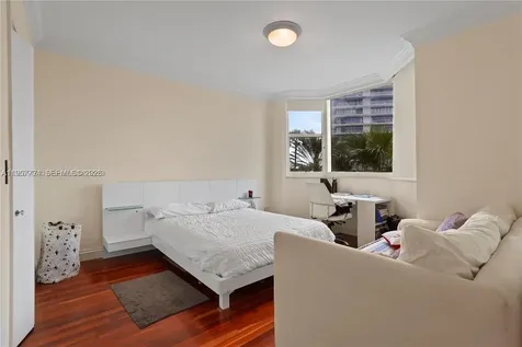 300 S Pointe Drive Miami Beach FL 33139