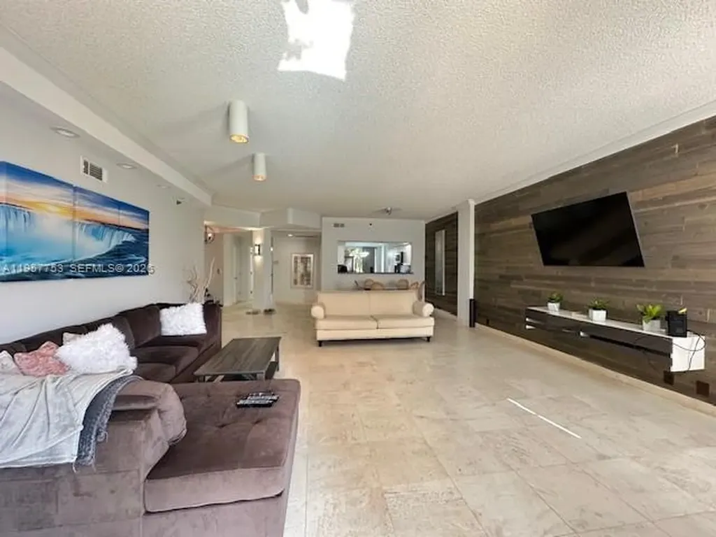 3900 Island Boulevard Aventura FL 33160