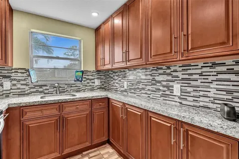 160 Markham H Deerfield Beach FL 33442