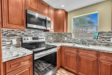 160 Markham H Deerfield Beach FL 33442