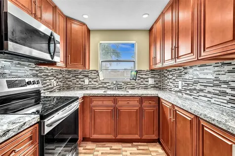 160 Markham H Deerfield Beach FL 33442