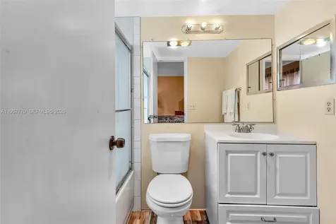 160 Markham H Deerfield Beach FL 33442