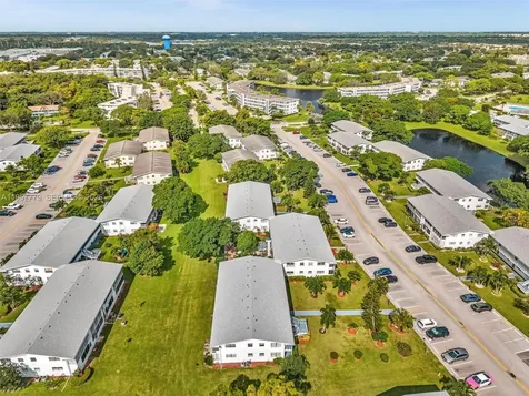 160 Markham H Deerfield Beach FL 33442