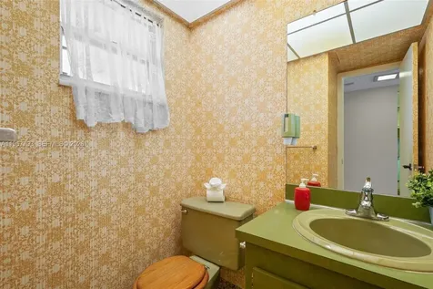 200 Ashbury Road Hollywood FL 33024