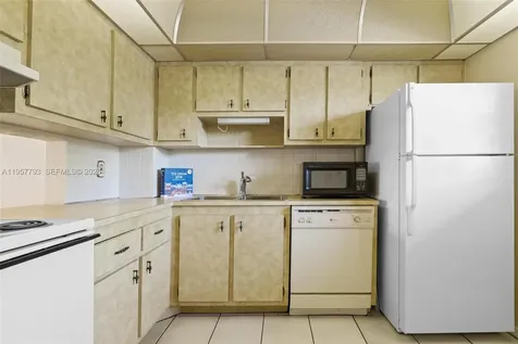 200 Ashbury Road Hollywood FL 33024
