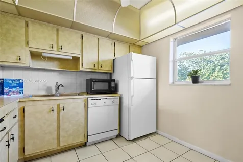 200 Ashbury Road Hollywood FL 33024