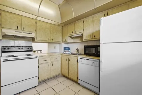 200 Ashbury Road Hollywood FL 33024