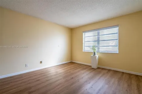 200 Ashbury Road Hollywood FL 33024