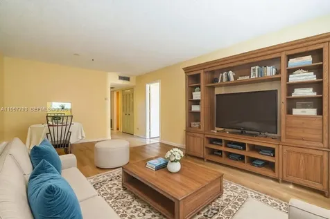 200 Ashbury Road Hollywood FL 33024
