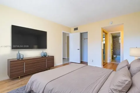 200 Ashbury Road Hollywood FL 33024