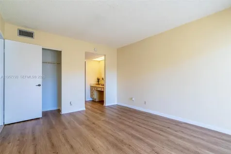 200 Ashbury Road Hollywood FL 33024