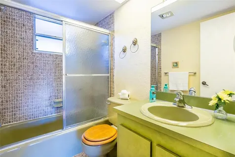 200 Ashbury Road Hollywood FL 33024