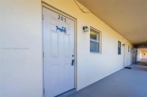 200 Ashbury Road Hollywood FL 33024
