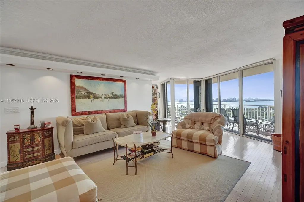1000 Quayside Terrace Miami FL 33138