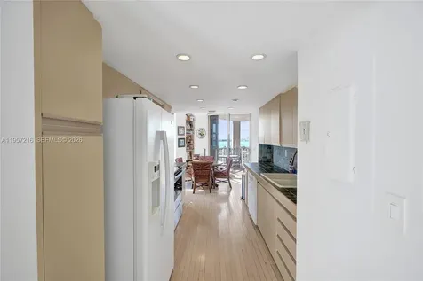 1000 Quayside Terrace Miami FL 33138