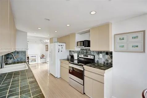 1000 Quayside Terrace Miami FL 33138