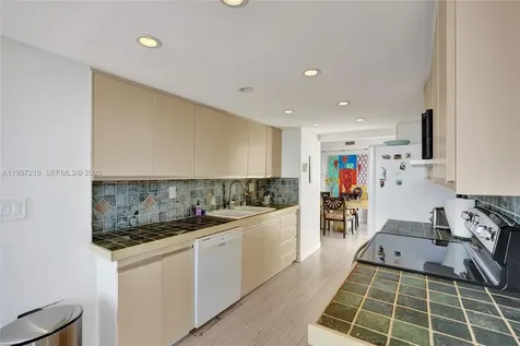 1000 Quayside Terrace Miami FL 33138