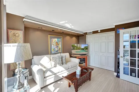 1000 Quayside Terrace Miami FL 33138